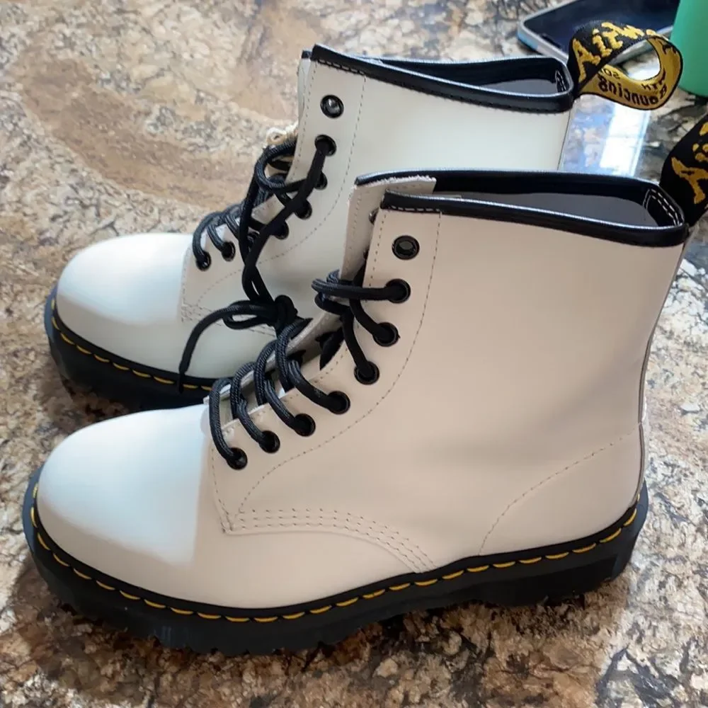 DR MARTENS AW004 WHITE AIRWAIR SOLES NEW NWT 9L